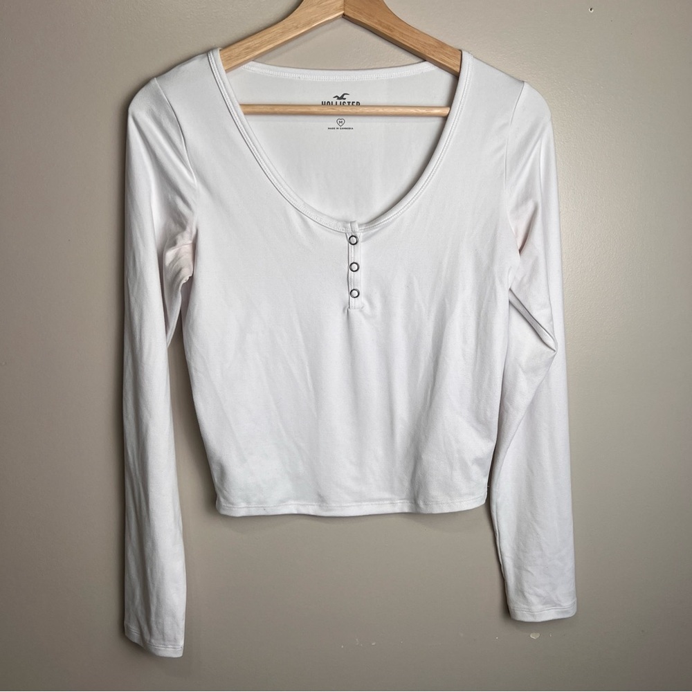 Hollister Must-Have Collection White Long Sleeve Top Size Medium, EUC